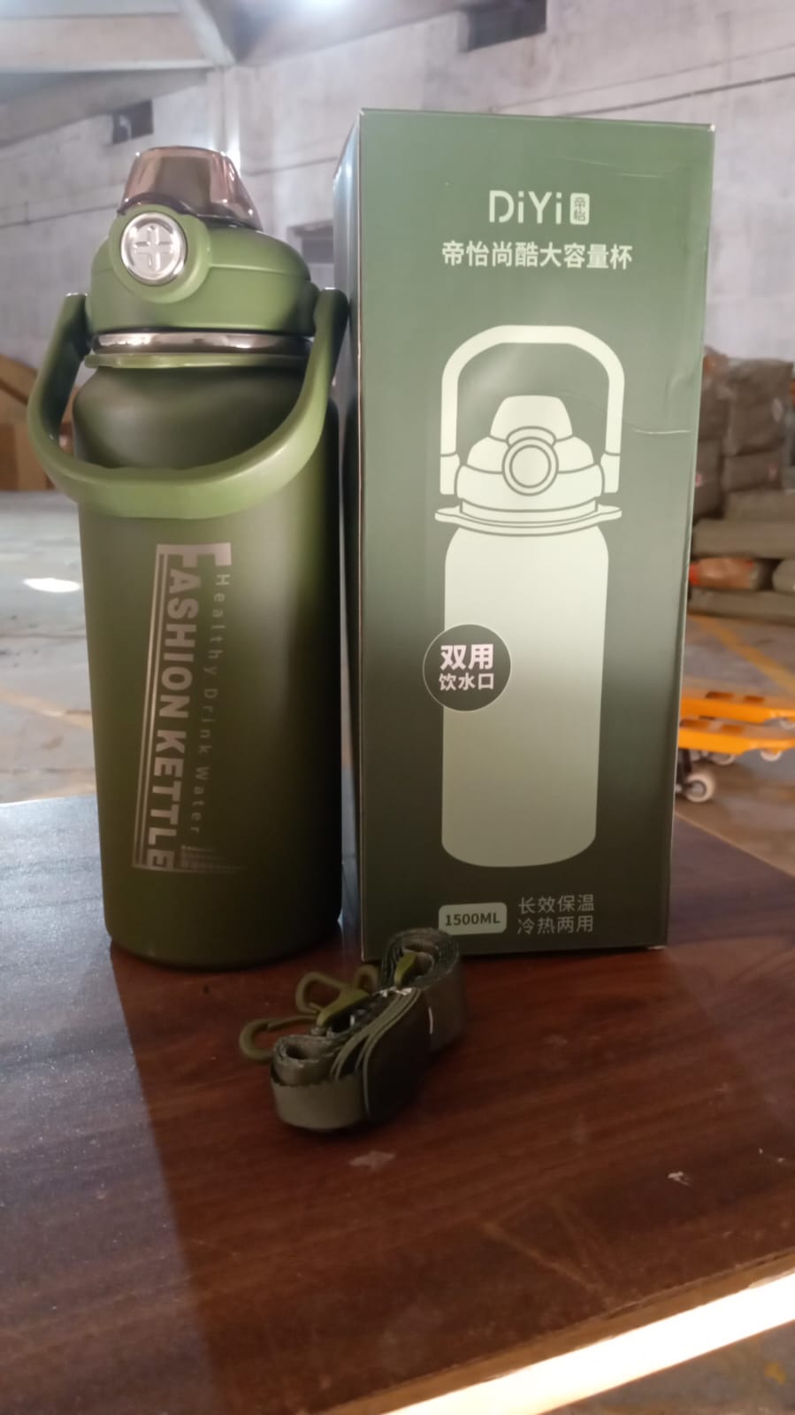 Stainless Steel Water Bottle with Straw, Strap & Handle Vacuum Insulated Thermos Flask Double-Walled Coffee Thermos Flask Leak-proof Water Bottle for Sports, Fitness, Gym (1500ML)