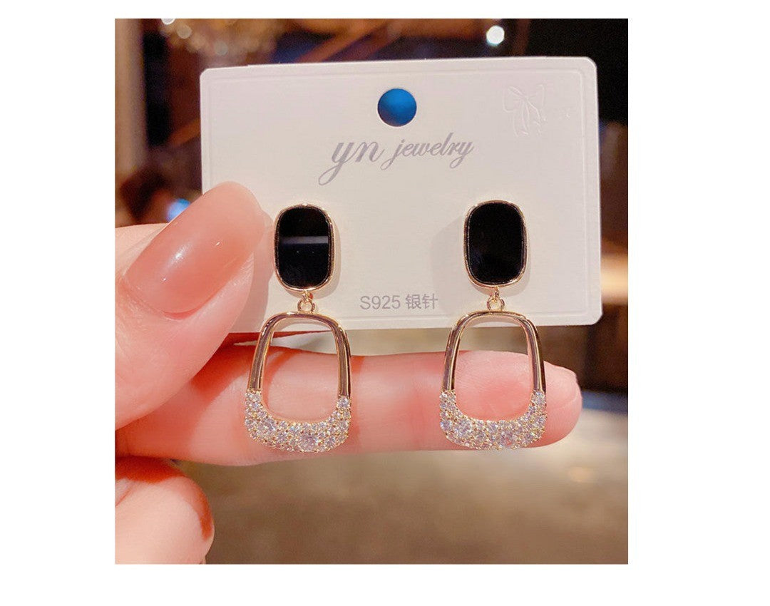 Black Stone & Gold Rectangular Drop Earrings – Modern Luxury Jewelry for Women