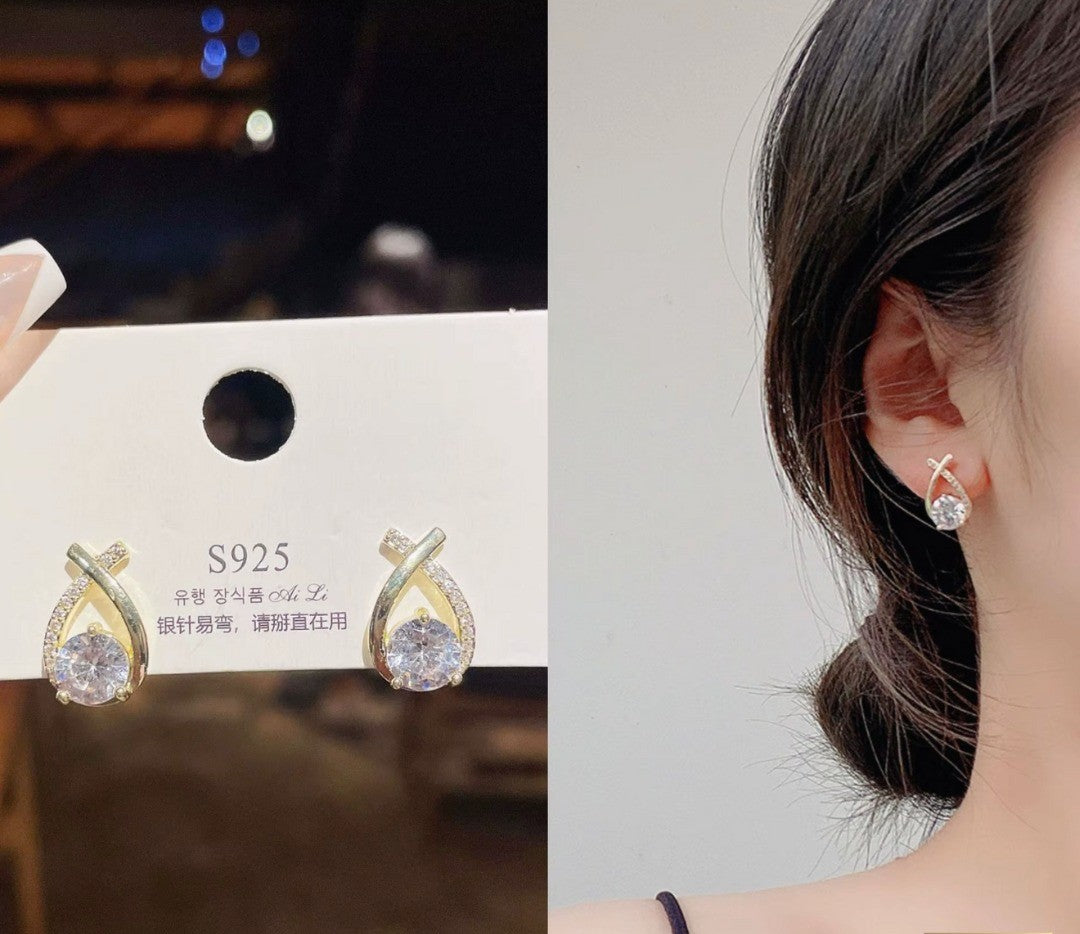 Black Oval Stone & Gold Rectangular Drop Earrings – Modern Statement Jewelry