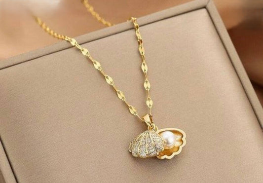 Gold Seashell Pendant Necklace – Pearl Accent & Elegant Design