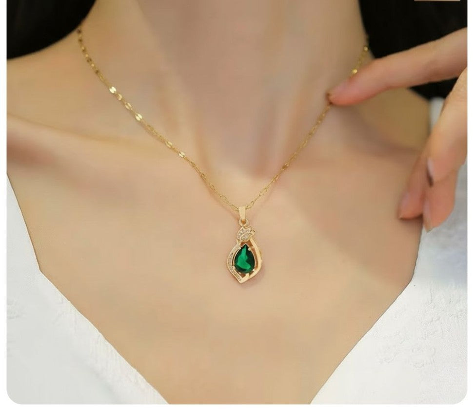 Gold Teardrop Green Gemstone Necklace – Elegant Crystal Accent Jewelry