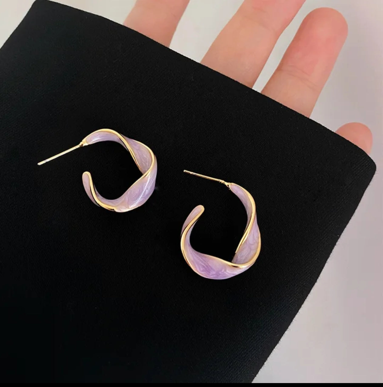 Lavender Enamel Twisted Hoop Earrings – Modern Elegance in Gold Tone