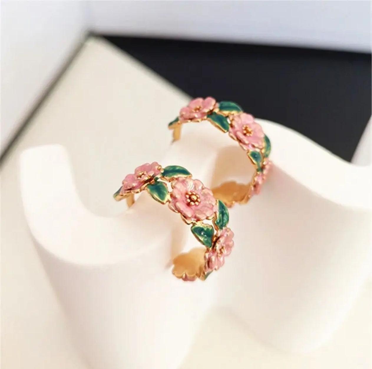 KuchhBhiKharido Gold-Plated-Floral-Hoop-Earing Alloy Hoop Earring