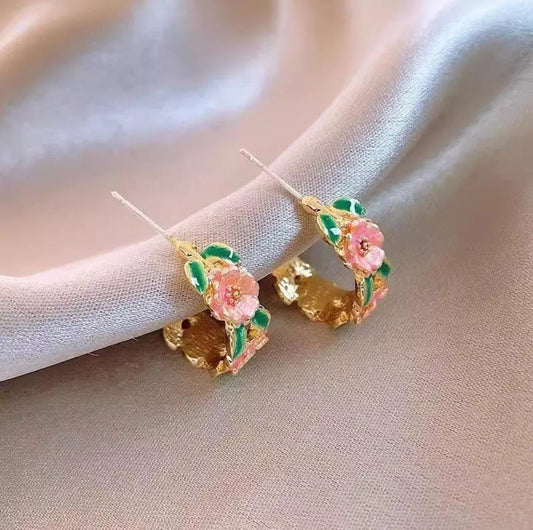 KuchhBhiKharido Gold-Plated-Floral-Hoop-Earing Alloy Hoop Earring