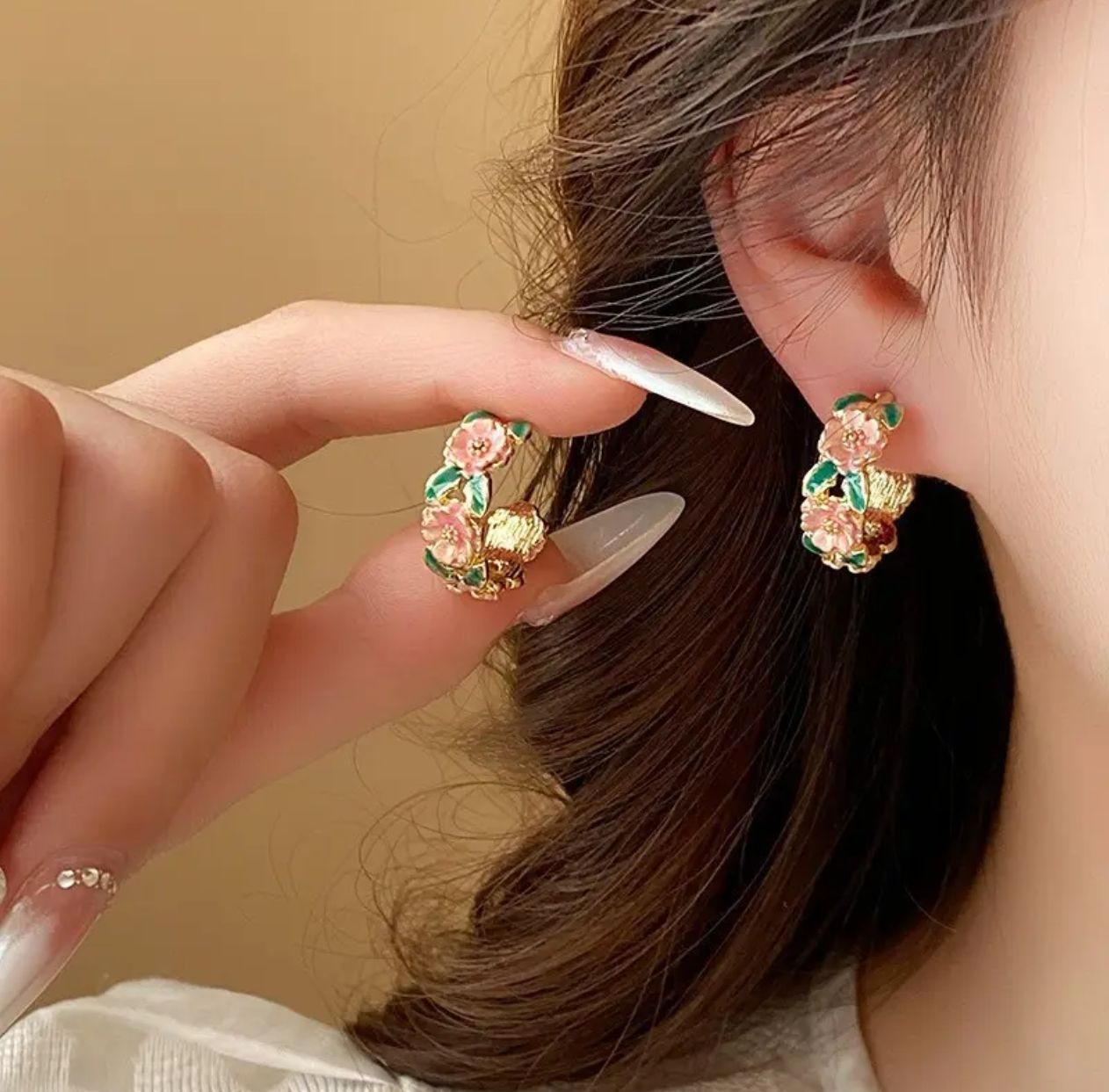 KuchhBhiKharido Gold-Plated-Floral-Hoop-Earing Alloy Hoop Earring