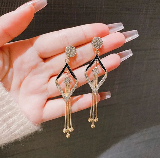 Gold‑Plated Floral Hoop Earrings – Elegant Tassel Danglers for Women